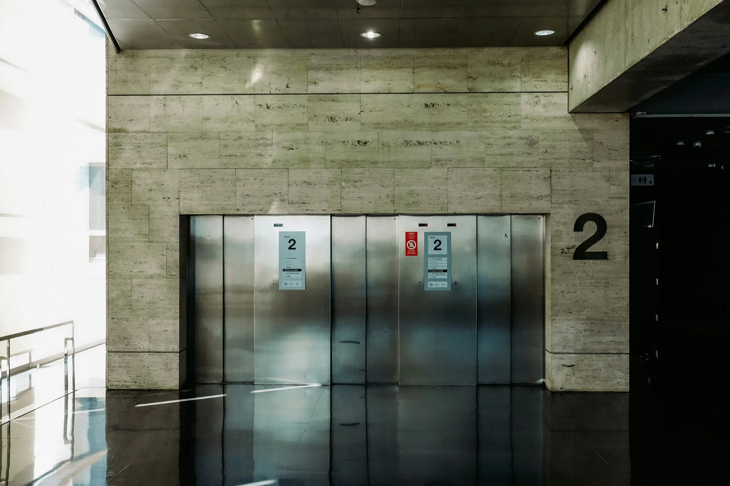 Lift doors with a call panel